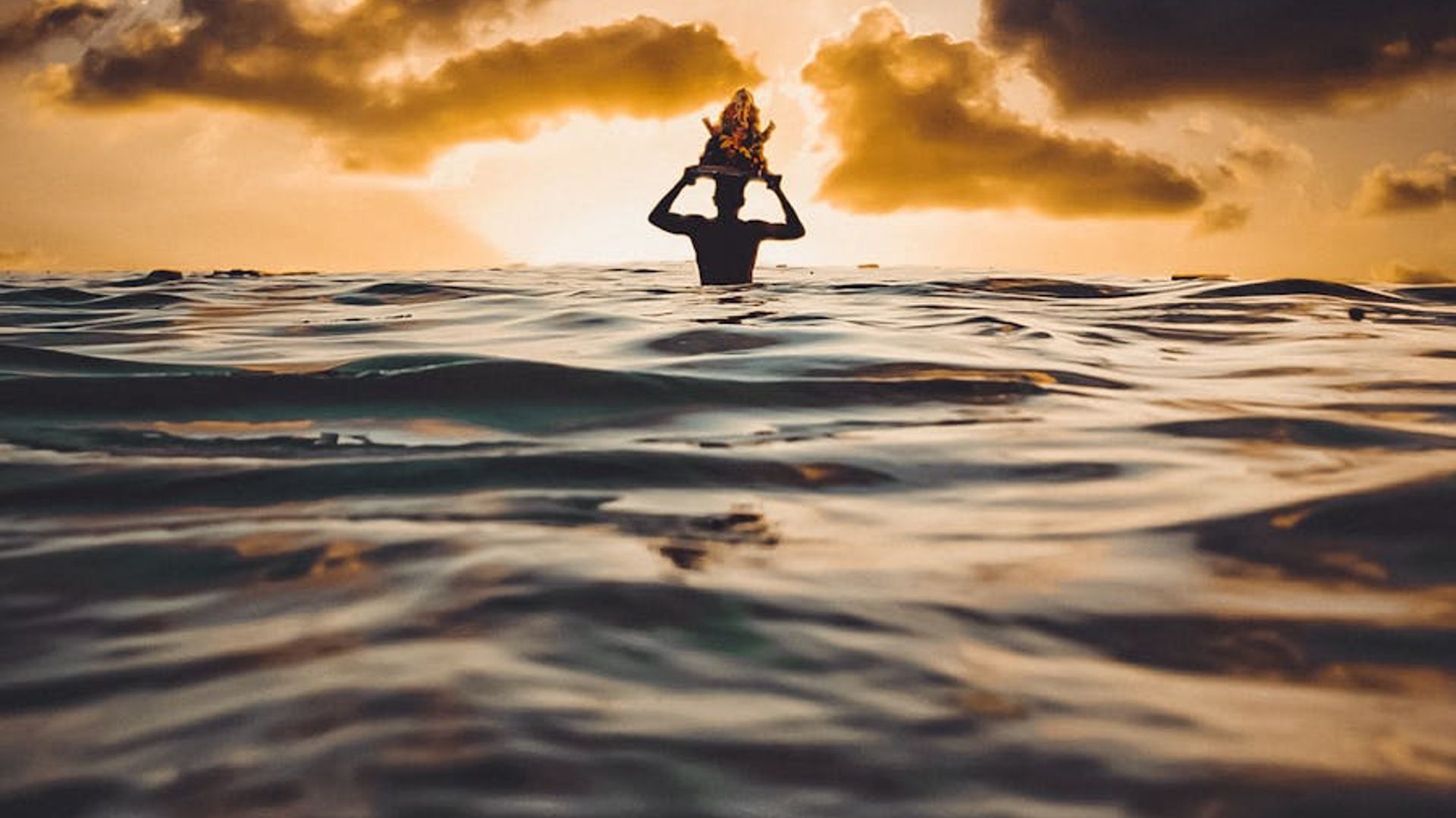 Wide natural horizon at sunset for visual relaxation